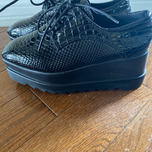 Shoes - Picture 2 of 2